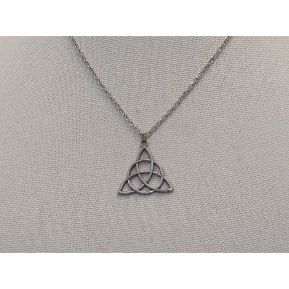 Necklace Irish Celtic Trinity Knot Triquetra Pendant Minimalist Boho Cottage - Picture 1 of 4